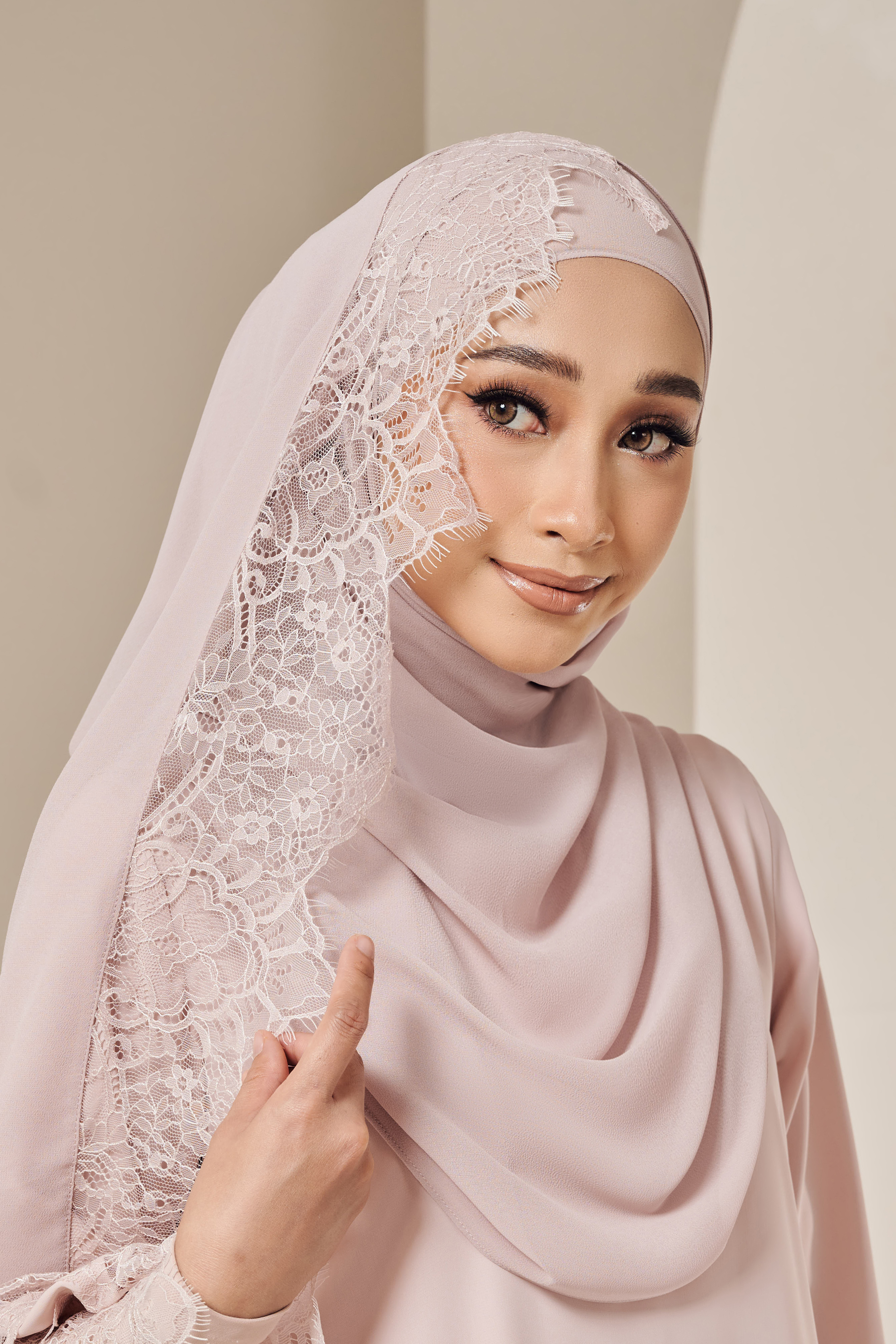 AMIA Long Shawl in Soft Pink